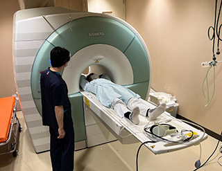 MRI (ESSENZA 1.5T)
